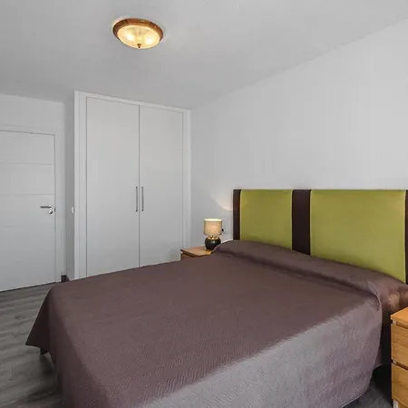 Apartment Family With 3 Bedrooms And Balcony Near Gigantes And Ocean