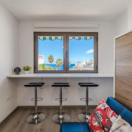 Apartment Family With 3 Bedrooms And Balcony Near Gigantes And Ocean